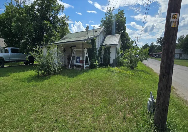 Photo 2 of Sale Pending at 331 N 5th St, Jacksboro, TX 76458 | MLS# 21309042 | Listing updated on 2026-08-31