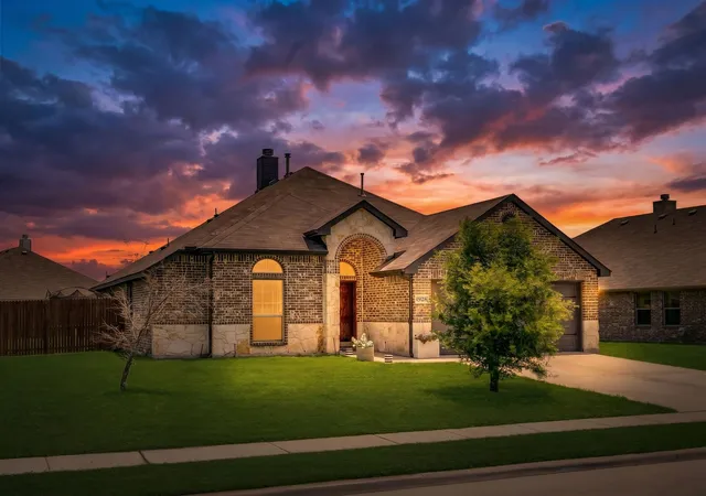 Photo 3 of Sale Pending at 1928 Glen Meadow Dr, Royse City, TX 75189 | MLS# 21309064 | Listing updated on 2026-09-27