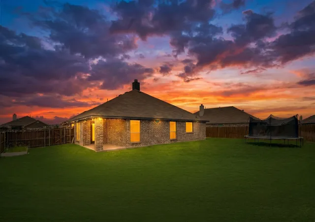 Photo 4 of Sale Pending at 1928 Glen Meadow Dr, Royse City, TX 75189 | MLS# 21309064 | Listing updated on 2026-09-27