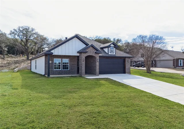 Photo 2 of Single family home for sale at 1103 Bandera Trl, Granbury, TX 76048 | MLS# 21309071 | Listing updated on 2026-08-22