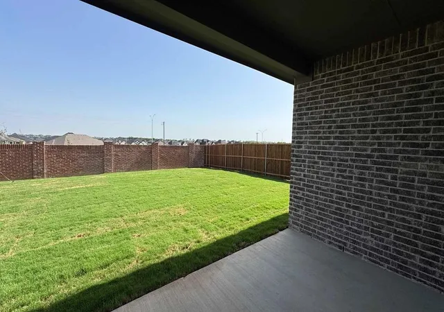 Photo 4 of Sale Pending at 668 Tyronza Dr, Justin, TX 76247 | MLS# 21309074 | Listing updated on 2026-07-13