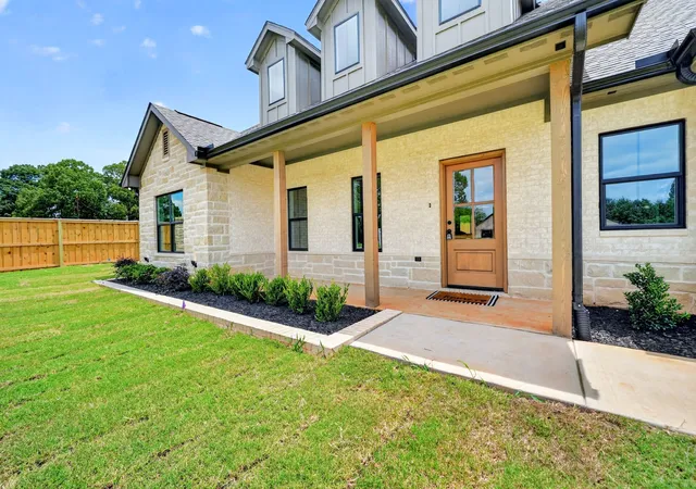 Homes for sale in Athens, TX | 301 Grace Ln, Athens, TX 75751 | MLS# 21308536