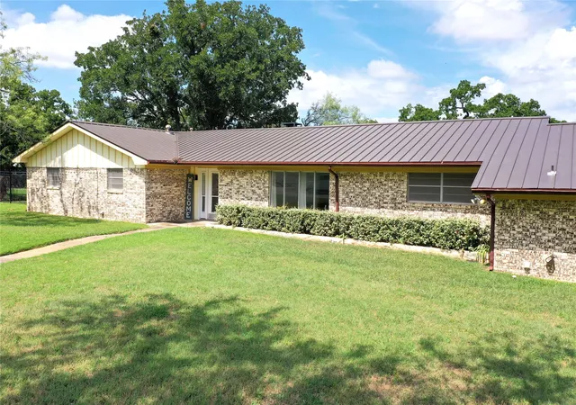 Homes for sale in Jacksboro, TX | 281 Oak Ridge St, Jacksboro, TX 76458 | MLS# 21309050