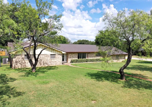 Homes for sale in Jacksboro, TX | 281 Oak Ridge St, Jacksboro, TX 76458 | MLS# 21309050