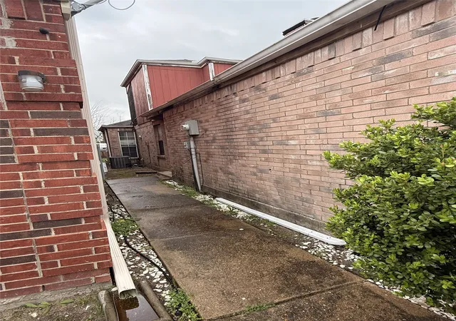 Photo 2 of Sale Pending at 916 Fairbanks Cir, Duncanville, TX 75137 | MLS# 21293425 | Listing updated on 2026-08-04