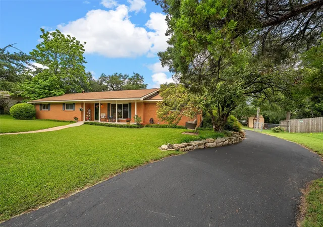 Homes for sale in Woodway, TX | 9609 Fair Cir, Woodway, TX 76712 | MLS# 21307806