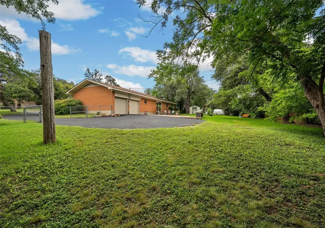 Homes for sale in Woodway, TX | 9609 Fair Cir, Woodway, TX 76712 | MLS# 21307806