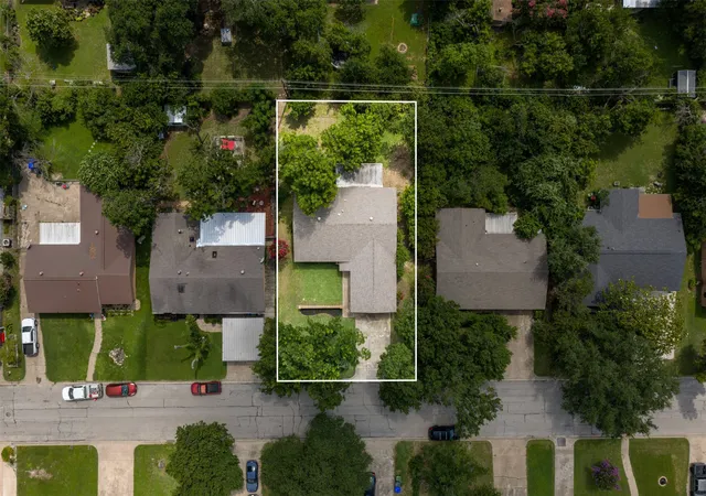 Photo 2 of Single family home for sale at 1324 Melrose Dr, Waco, TX 76710 | MLS# 21309213 | Listing updated on 2026-08-08