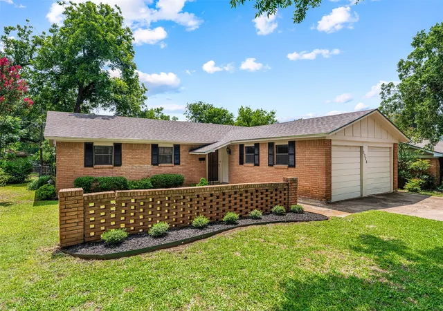 Photo 3 of Single family home for sale at 1324 Melrose Dr, Waco, TX 76710 | MLS# 21309213 | Listing updated on 2026-08-08