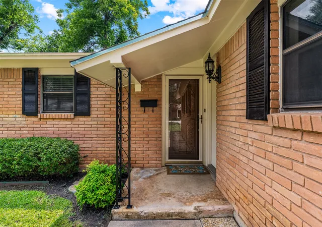 Photo 3 of Single family home for sale at 1324 Melrose Dr, Waco, TX 76710 | MLS# 21309213 | Listing updated on 2026-08-08