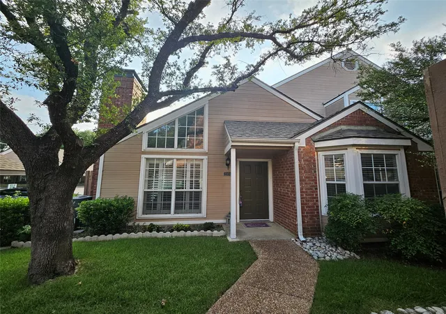 Townhouse for sale at 17910 Windflower Wy #2004, Dallas, TX 75252 | MLS# 21309214