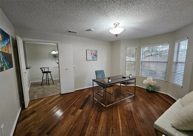 Listing Photo 5 - Condo for sale in building located at 17910 Windflower Wy, Dallas, TX 75252 - Unit #2004