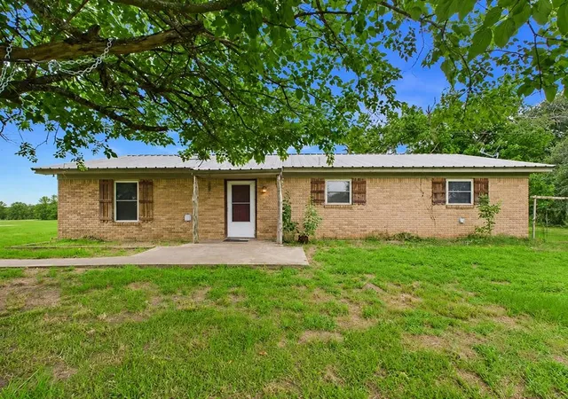 Photo 1 of Single family home for sale at 29118 N State Hwy 19, Athens, TX 75752 | MLS# 21309201 | Listing updated on 2026-08-19