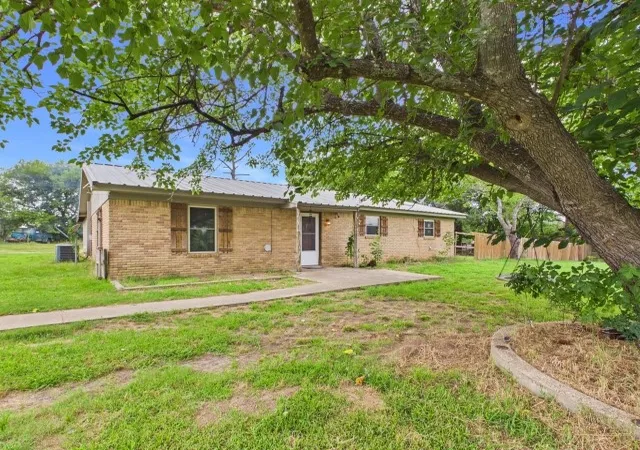 Photo 2 of Single family home for sale at 29118 N State Hwy 19, Athens, TX 75752 | MLS# 21309201 | Listing updated on 2026-08-19