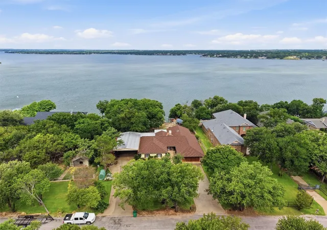Photo 1 of Single family home for sale at 6426 Walters Bend Ct, Granbury, TX 76049 | MLS# 21305738 | Listing updated on 2026-07-22