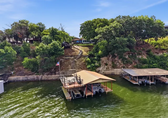 Photo 3 of Single family home for sale at 6426 Walters Bend Ct, Granbury, TX 76049 | MLS# 21305738 | Listing updated on 2026-07-22