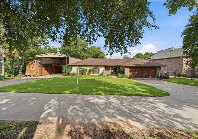Photo 3 of Single family home for sale at 6426 Walters Bend Ct, Granbury, TX 76049 | MLS# 21305738 | Listing updated on 2026-07-22