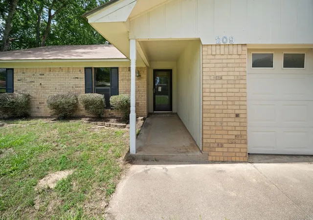 Homes for sale in Chandler, TX | 209 Magnolia, Chandler, TX 75758 | MLS# 21306485