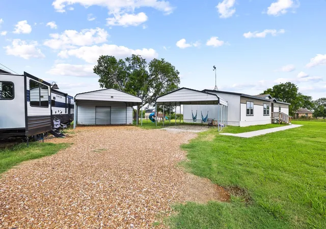 Photo 4 of Manufactured home for sale at 10950 County Road 632, Blue Ridge, TX 75424 | MLS# 21257461 | Listing updated on 2026-10-05
