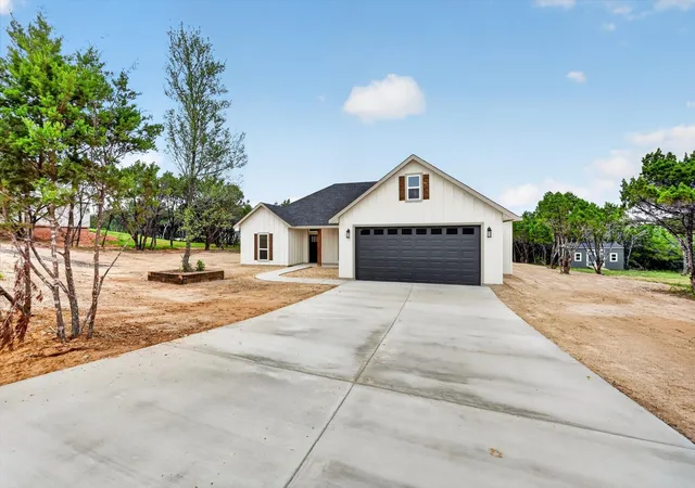 Photo 2 of Sale Pending at 115 Hill Shadow Ln, Whitney, TX 76692 | MLS# 21308552 | Listing updated on 2026-08-31