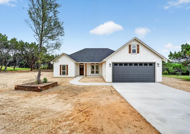 Photo 3 of Sale Pending at 115 Hill Shadow Ln, Whitney, TX 76692 | MLS# 21308552 | Listing updated on 2026-08-31