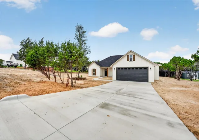 Photo 3 of Sale Pending at 115 Hill Shadow Ln, Whitney, TX 76692 | MLS# 21308552 | Listing updated on 2026-08-31