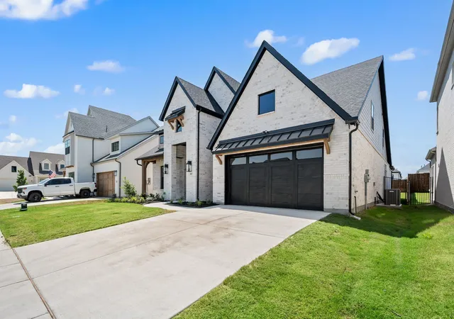 Photo 2 of Sale Pending at 403 Kestrel Ct, Aledo, TX 76008 | MLS# 21309467 | Listing updated on 2026-09-01