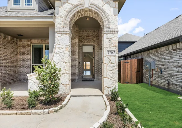 Photo 3 of Sale Pending at 3762 Brookgreen Ln, Kaufman, TX 75142 | MLS# 21309478 | Listing updated on 2026-09-24