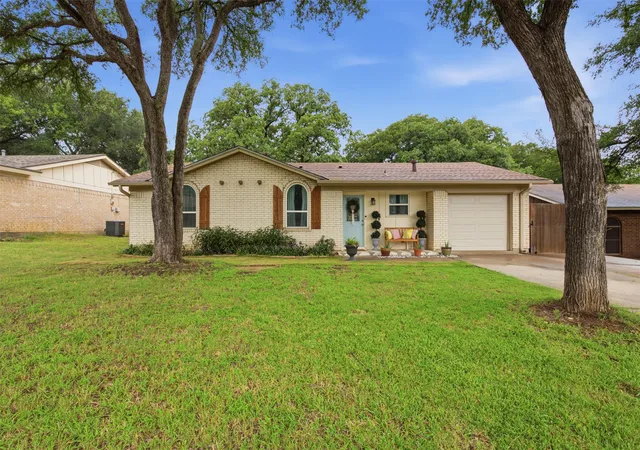 Homes for sale in North Richland Hills, TX | 7121 Crabtree Ln, North Richland Hills, TX 76182 | MLS# 21306435