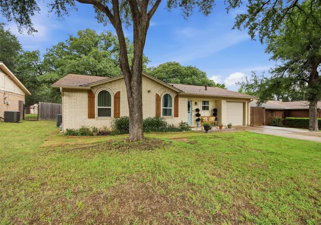 Homes for sale in North Richland Hills, TX | 7121 Crabtree Ln, North Richland Hills, TX 76182 | MLS# 21306435