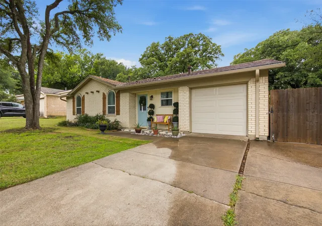 Homes for sale in North Richland Hills, TX | 7121 Crabtree Ln, North Richland Hills, TX 76182 | MLS# 21306435