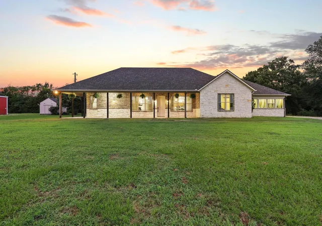 Homes for sale in Commerce, TX | 7106 County Road 4729, Commerce, TX 75428 | MLS# 21309468
