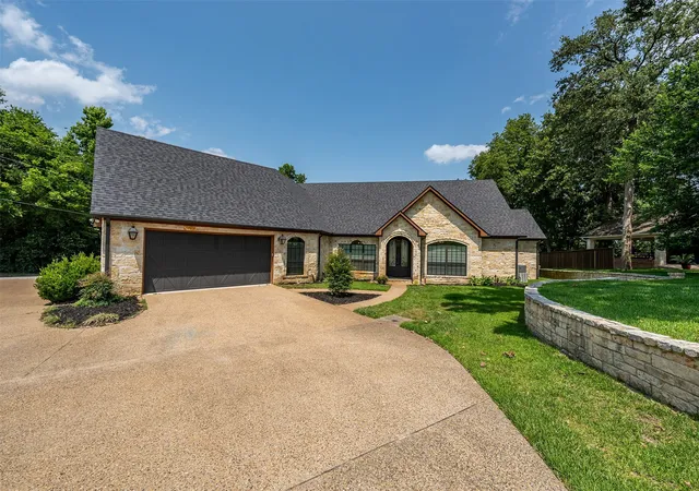 Photo 2 of Sale Pending at 6414 Dorsey Dr, Athens, TX 75752 | MLS# 21309482 | Listing updated on 2026-10-06