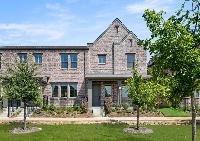 Photo 3 of Townhouse for sale at 2408 Glacier Wy, Mansfield, TX 76063 | MLS# 21309522 | Listing updated on 2026-10-01