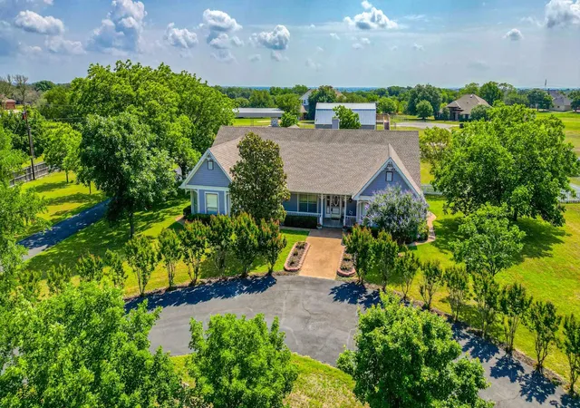 Photo 1 of Single family home for sale at 2717 Clear Lake Rd, Weatherford, TX 76087 | MLS# 21265720 | Listing updated on 2026-10-08