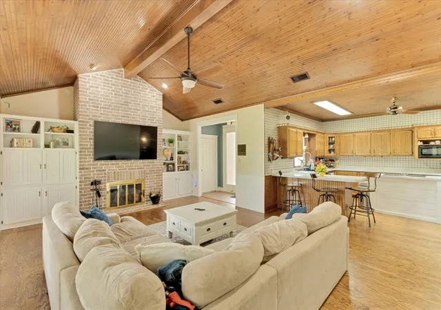 Photo 3 of Single family home for sale at 2717 Clear Lake Rd, Weatherford, TX 76087 | MLS# 21265720 | Listing updated on 2026-10-08