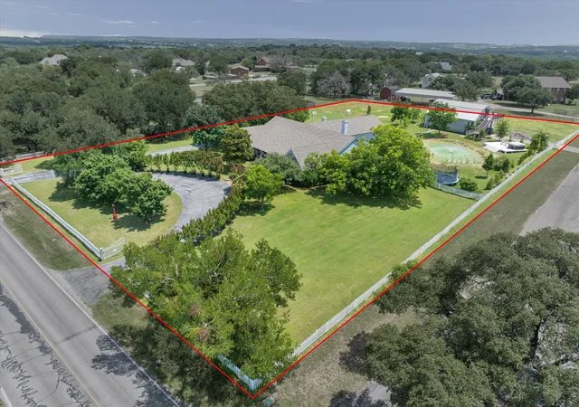Photo 3 of Single family home for sale at 2717 Clear Lake Rd, Weatherford, TX 76087 | MLS# 21265720 | Listing updated on 2026-10-08