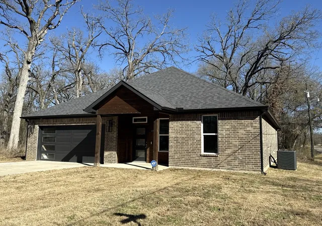 Homes for sale in Trinidad, TX | 102 Oakwood Dr, Trinidad, TX 75163 | MLS# 21309471