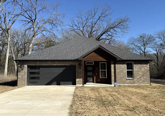 Homes for sale in Trinidad, TX | 102 Oakwood Dr, Trinidad, TX 75163 | MLS# 21309471