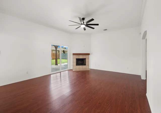Photo 3 of Sale Pending at 1306 Beacon Hill Dr, Midlothian, TX 76065 | MLS# 21309608 | Listing updated on 2026-09-17