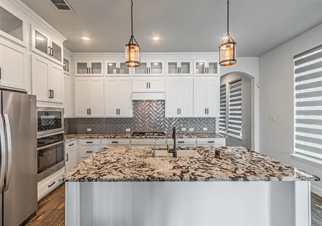 Photo 4 of Single family home for sale at 18140 Lakefront Ct, Forney, TX 75126 | MLS# 21309629 | Listing updated on 2026-10-06