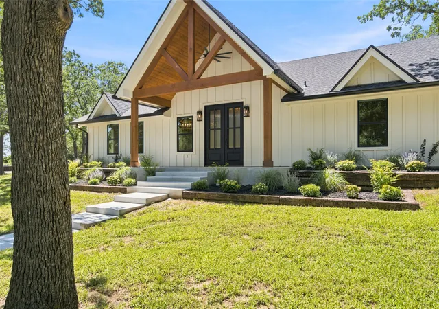Photo 2 of Single family home for sale at 1459 Darren Dr, Stephenville, TX 76401 | MLS# 21306820 | Listing updated on 2026-09-22