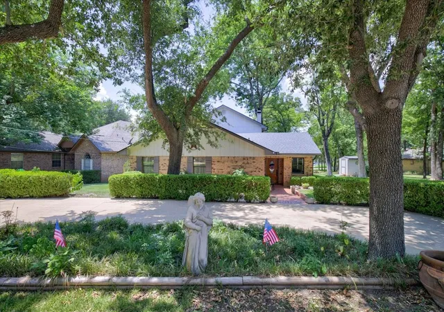 Photo 2 of Single family home for sale at 120 Turners Cir, Mabank, TX 75156 | MLS# 21306804 | Listing updated on 2026-08-31