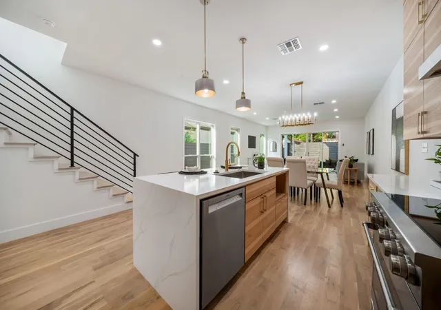 Photo 3 of Single family home for sale at 734 Cedar Hill Ave, Dallas, TX 75208 | MLS# 21306777 | Listing updated on 2026-08-22