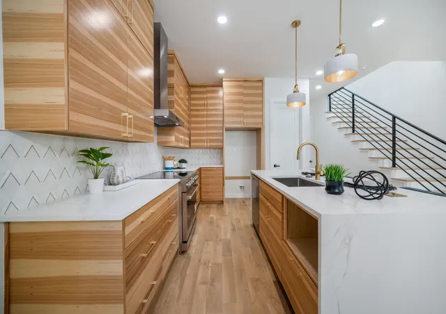 Photo 3 of Single family home for sale at 734 Cedar Hill Ave, Dallas, TX 75208 | MLS# 21306777 | Listing updated on 2026-08-22