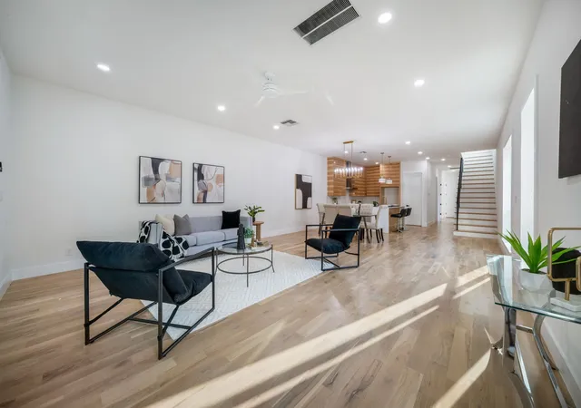 Photo 4 of Single family home for sale at 734 Cedar Hill Ave, Dallas, TX 75208 | MLS# 21306777 | Listing updated on 2026-08-22