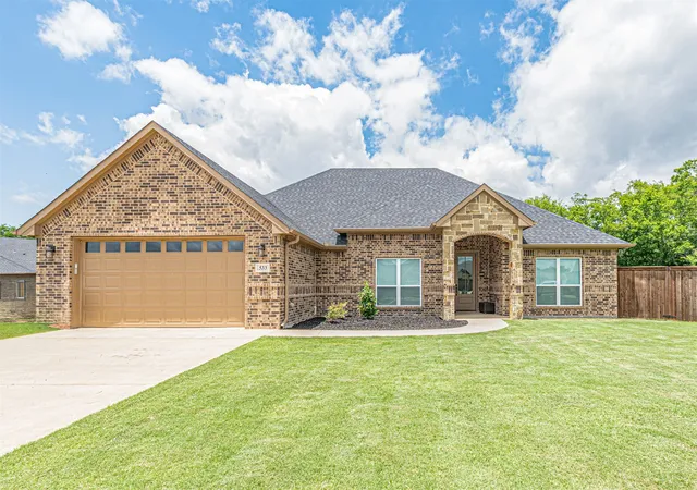 Photo 1 of Single family home for sale at 533 Limestone Cir, Mabank, TX 75147 | MLS# 21308738 | Listing updated on 2026-08-17