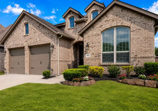 Photo 1 of Single family home for sale at 921 Hubbard Creek Trl, Mc Kinney, TX 75071 | MLS# 21308914 | Listing updated on 2026-09-17