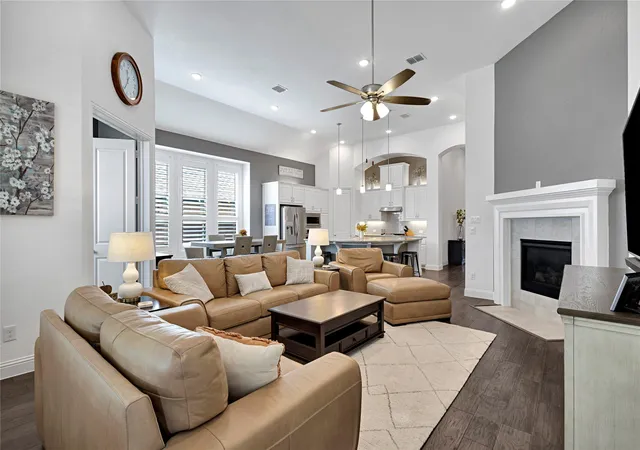 Photo 2 of Single family home for sale at 921 Hubbard Creek Trl, Mc Kinney, TX 75071 | MLS# 21308914 | Listing updated on 2026-09-17