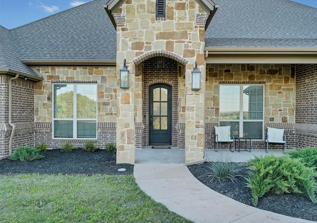 2nd image of 701 Milton Ct, Granbury, TX 76048 | MLS# 21309623